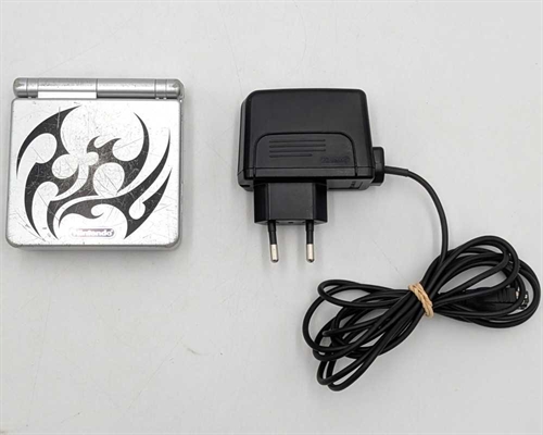 Gameboy Advance SP - Model AGS-001 - Tribal - Konsol - SNR EPIC-CP-0046 (C Grade) (Genbrug)